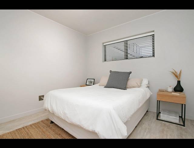 2 bed property to rent in GREEN POINT